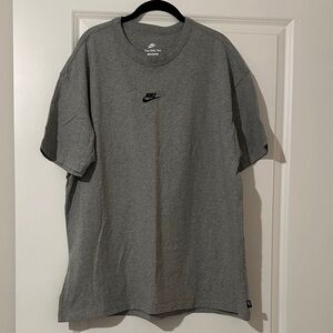Nike Men's Heather Gray Short Sleeve Tee